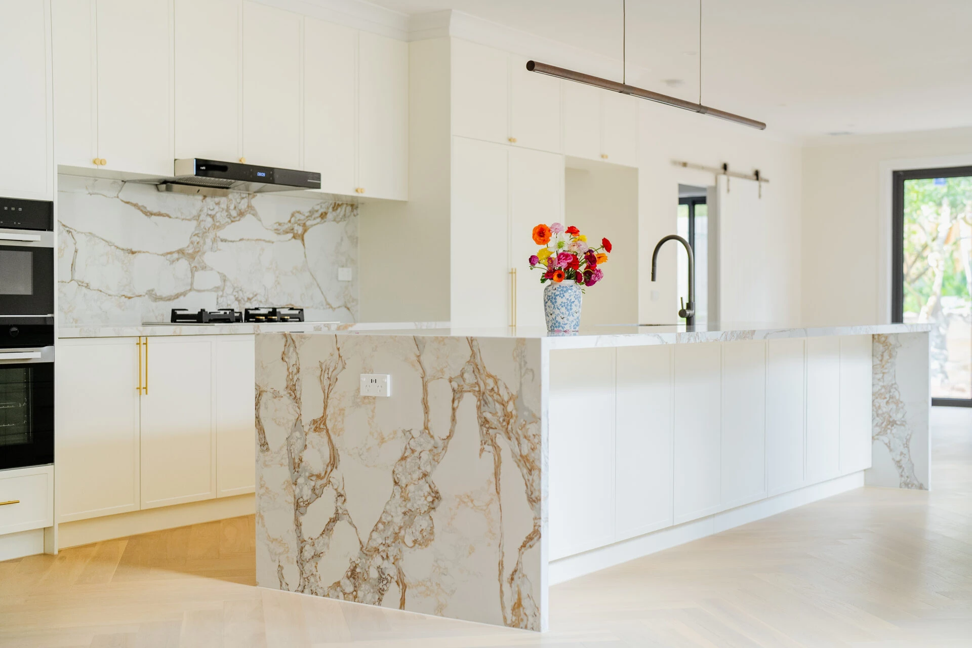 Oro Lusso Full Kitchen